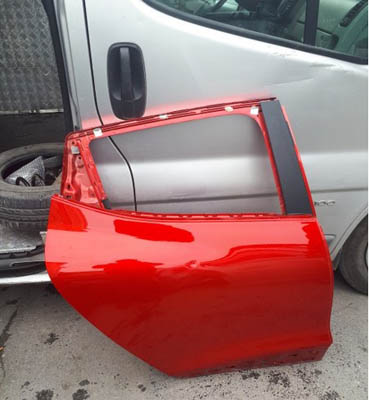 Transit Custom çıkma yedek parça_Sağ arka kapı kırmızı